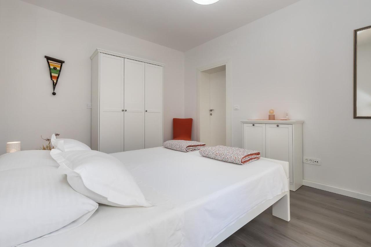 Apartment M&J Supetar Eksteriør billede